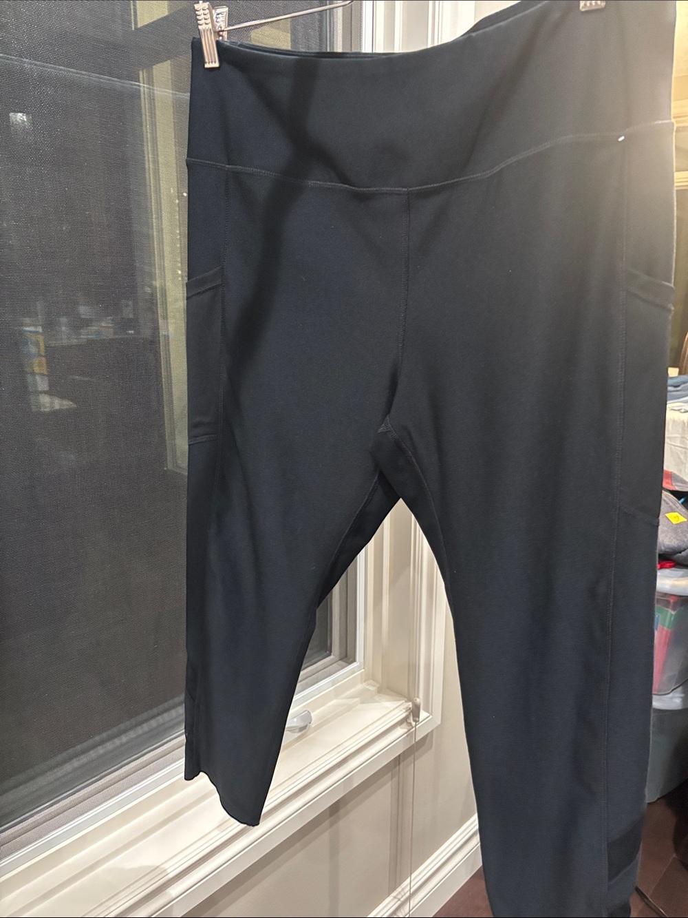 Mondetta Black Capri Active Leggings with Side Pockets